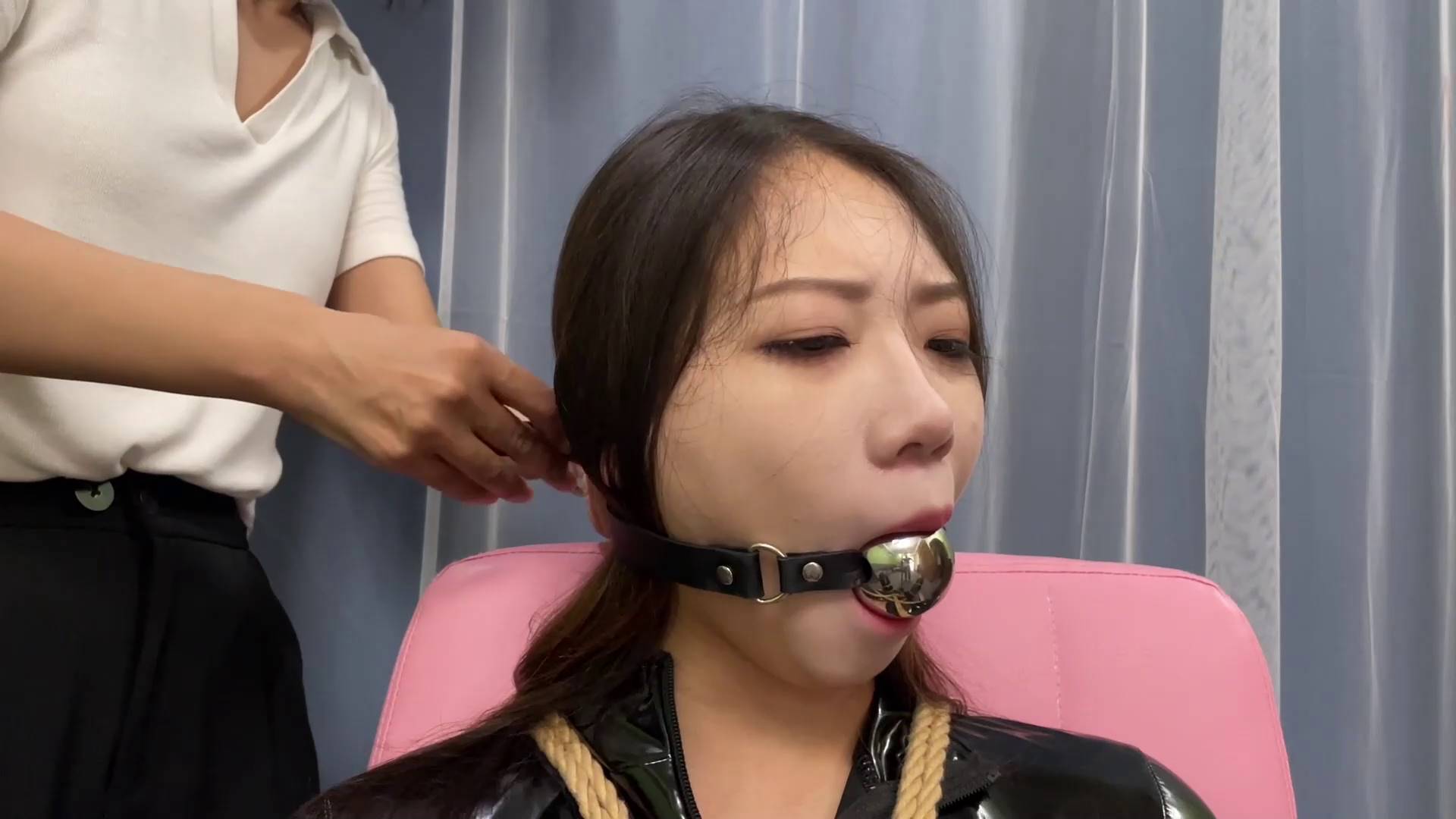 云雀原创 定拍梓潼捆绑放置口球流口水和多种胶带封嘴