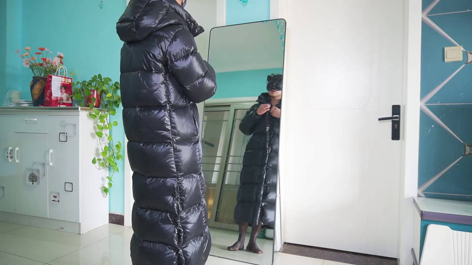 鲁R绳艺 咖啡姐真空穿搭 自我欣赏到逐渐上头 成吨私货内衣大搜查