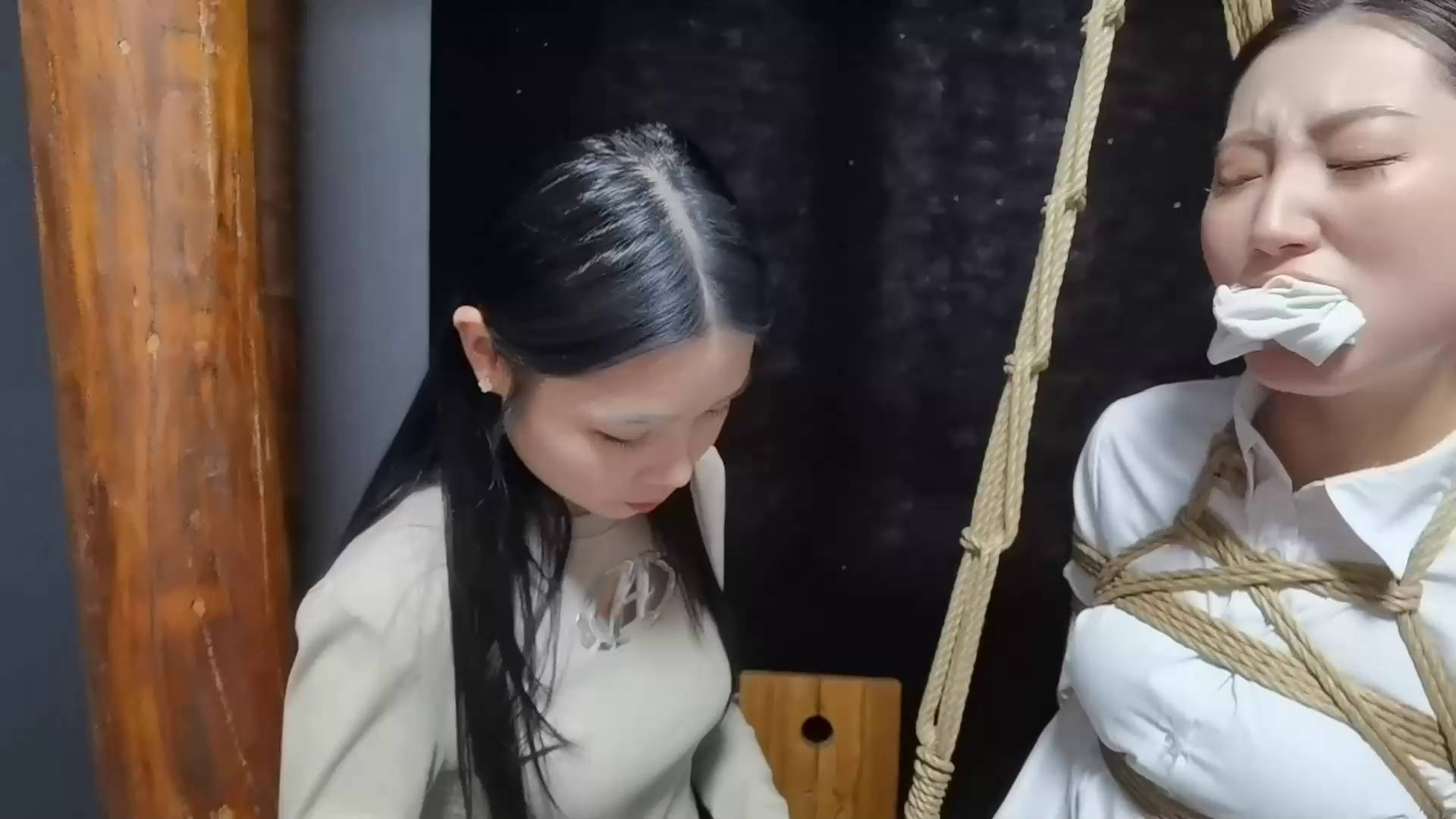 飞天原创 飞天定制长靴牛仔裤美艳少妇被女大学生吊缚