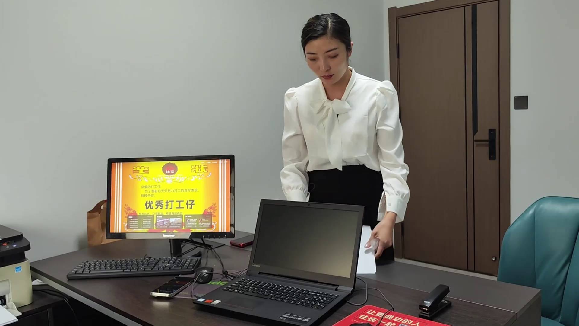 李大侠原创 漂亮主妇妈妈的入室劫持