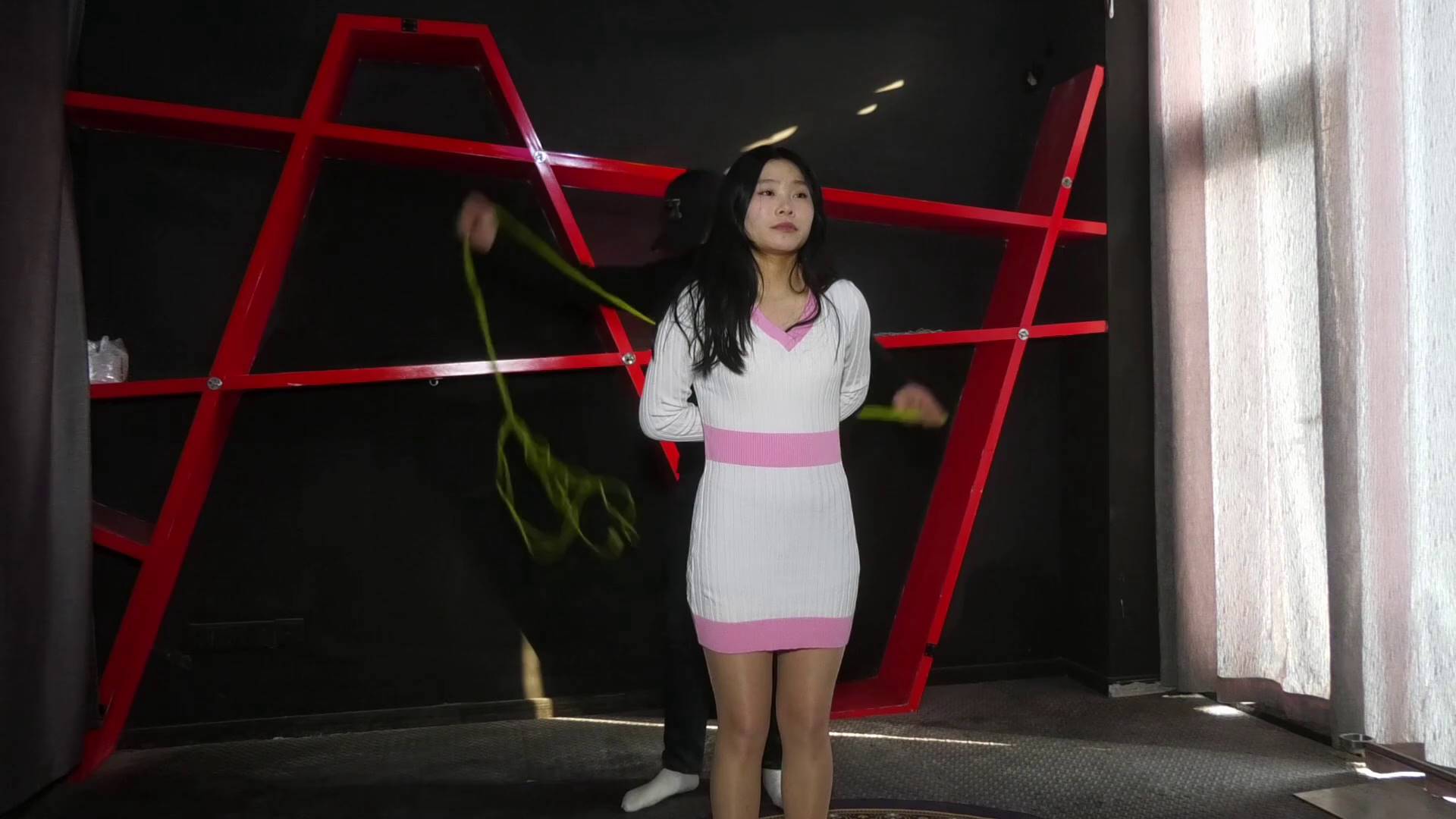 胜景影视 女M体验悬吊的快乐