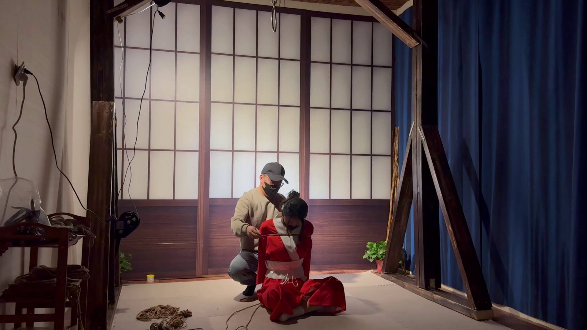 试炼原创 红衣少女肉丝驷马吊缚手麻求休息直立单手吊点脚尖发抖抽筋