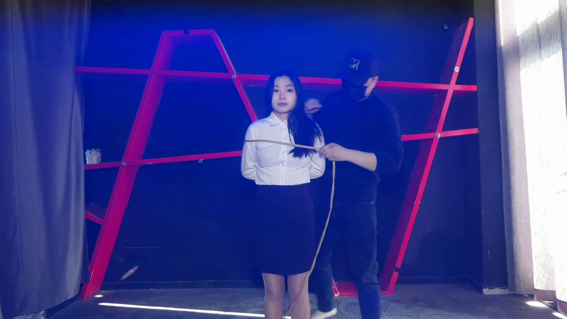 胜景影视 女M竹竿吊缚