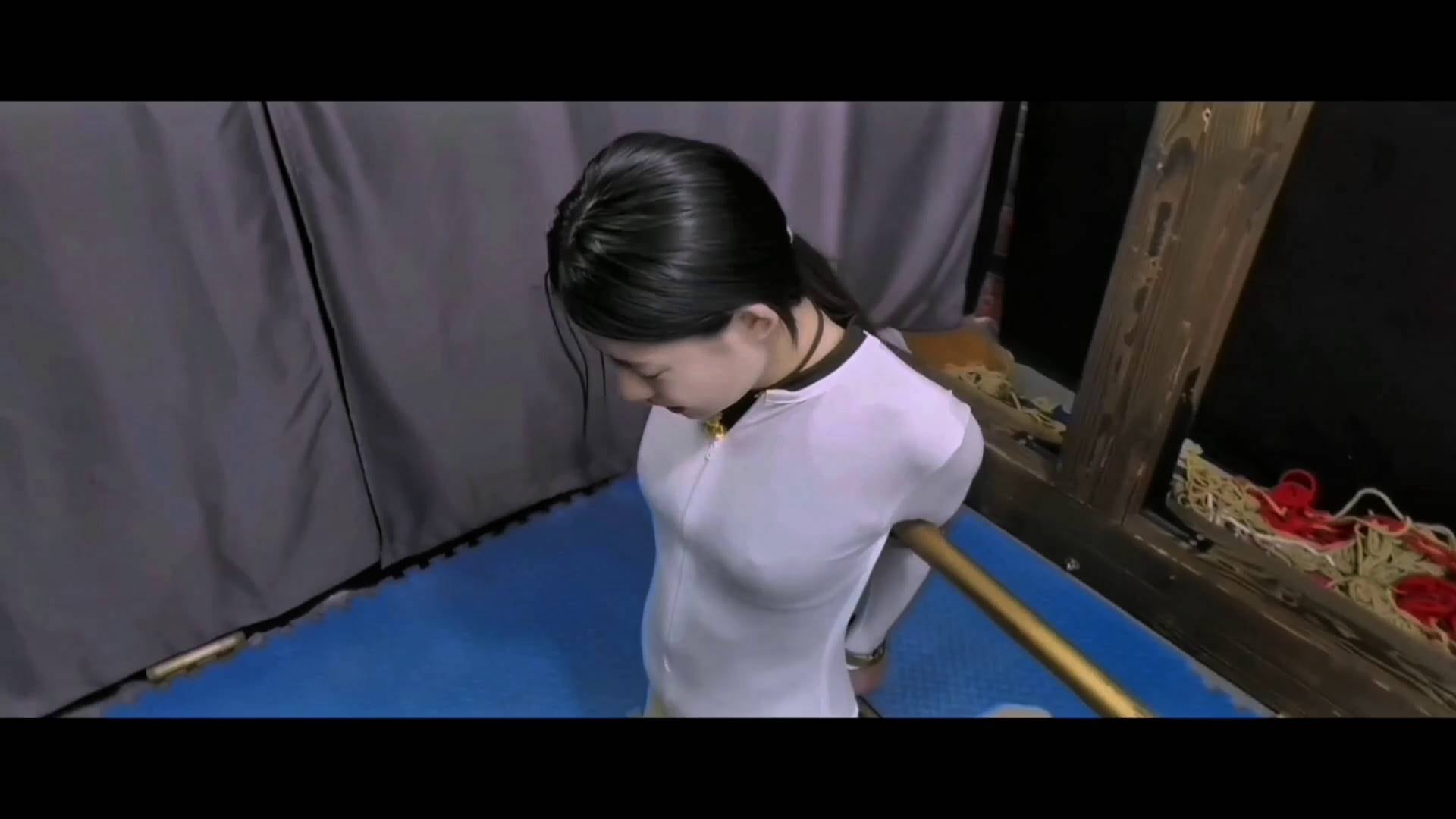 飞天原创 希希被最残酷拘束架禁锢,最强发电机电击双lu,配上郊狼电击和电击鞭