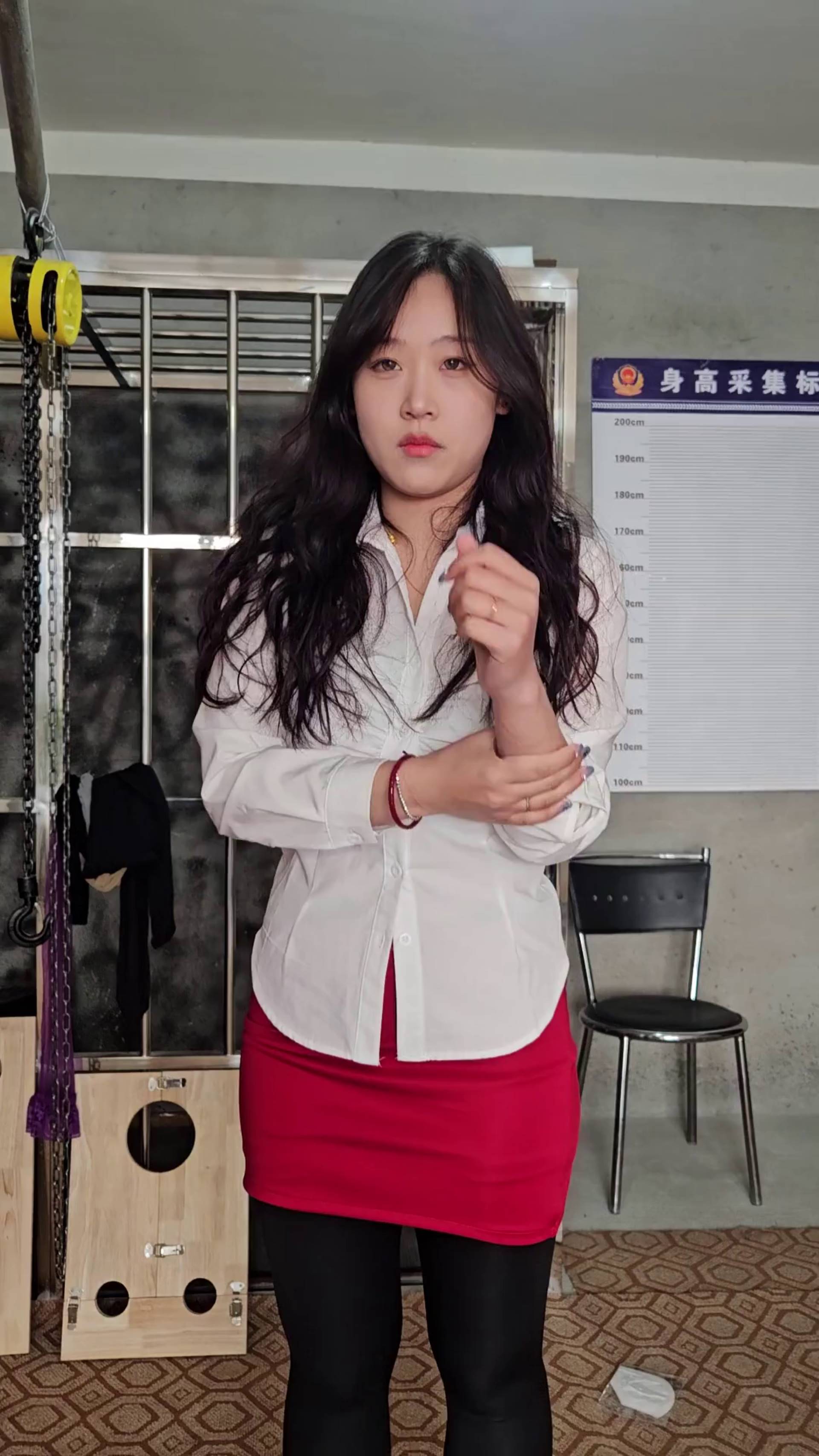 皖北原创 超美新人雪雪，红色包臀裙、职业装、厚黑高跟、大波浪人妻感十足