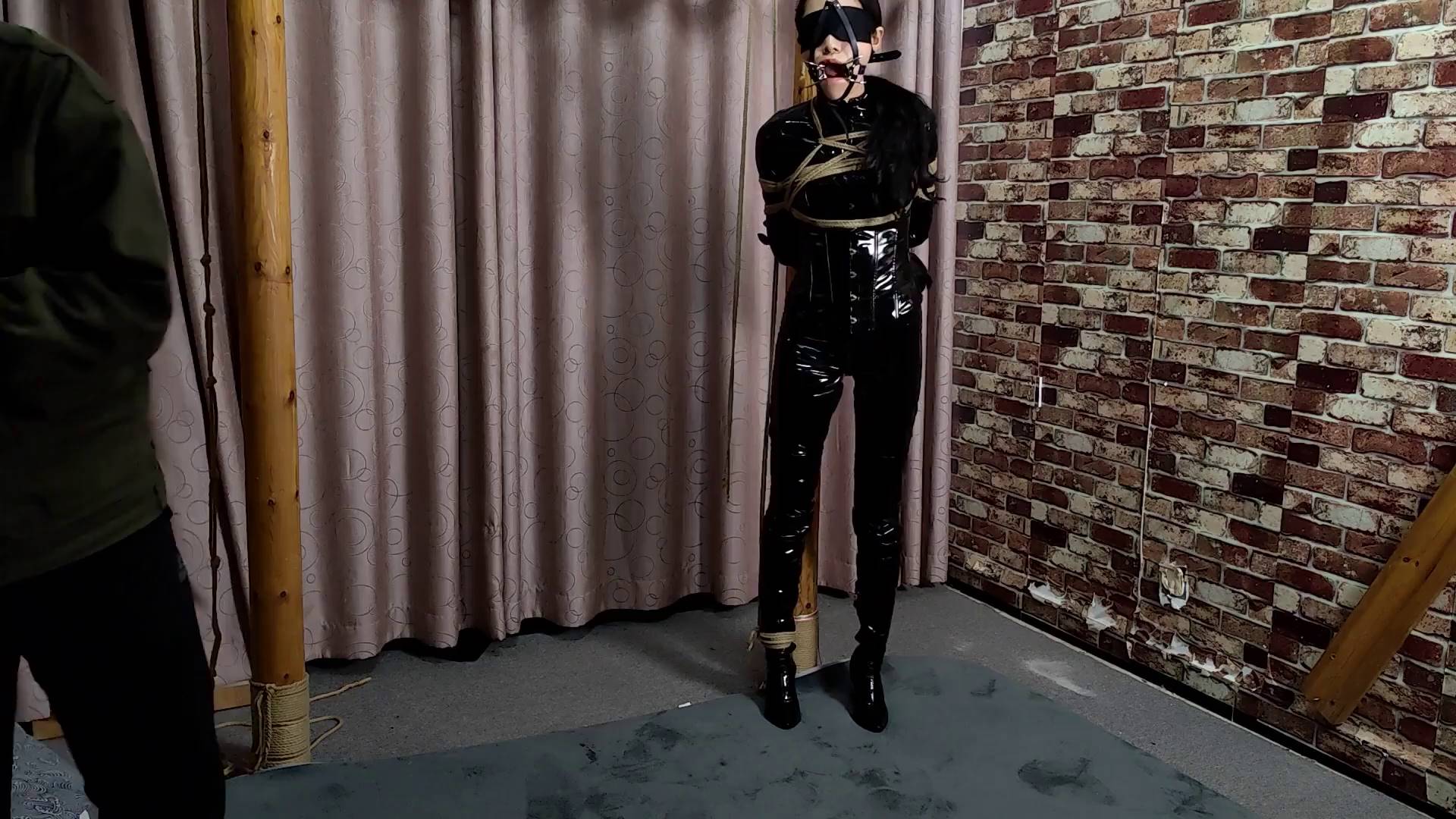 随心原创 雅熙黑胶皮马甲柱子固定