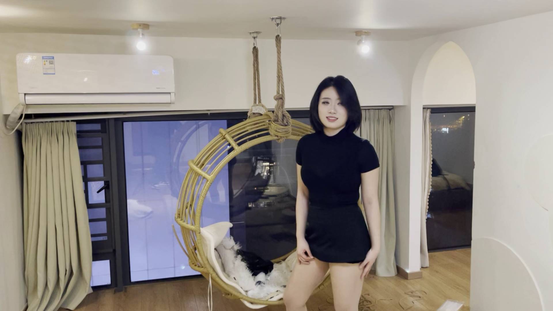 奥特曼 定拍御姐女S十一日式直立踮脚吊+口球超长放置90分钟