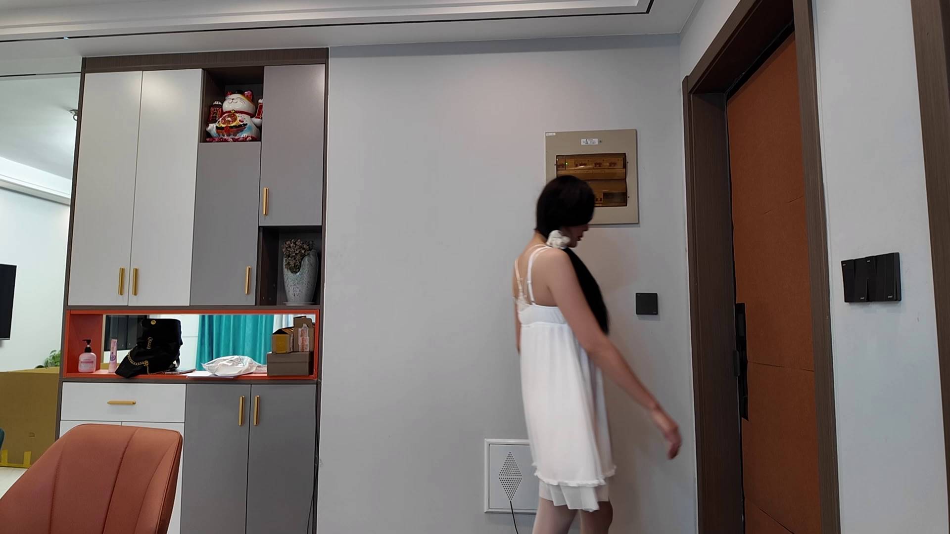 李大侠原创 定拍佳佳-入室绑架人妻之白丝睡裙 第一集