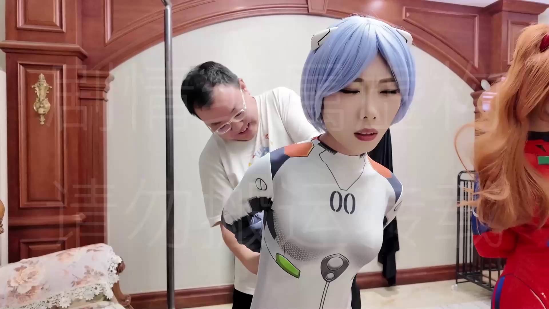 枫叶原创 完蛋！我把美女捆绑了？——缚神挑战？落难的EVA等身手办！