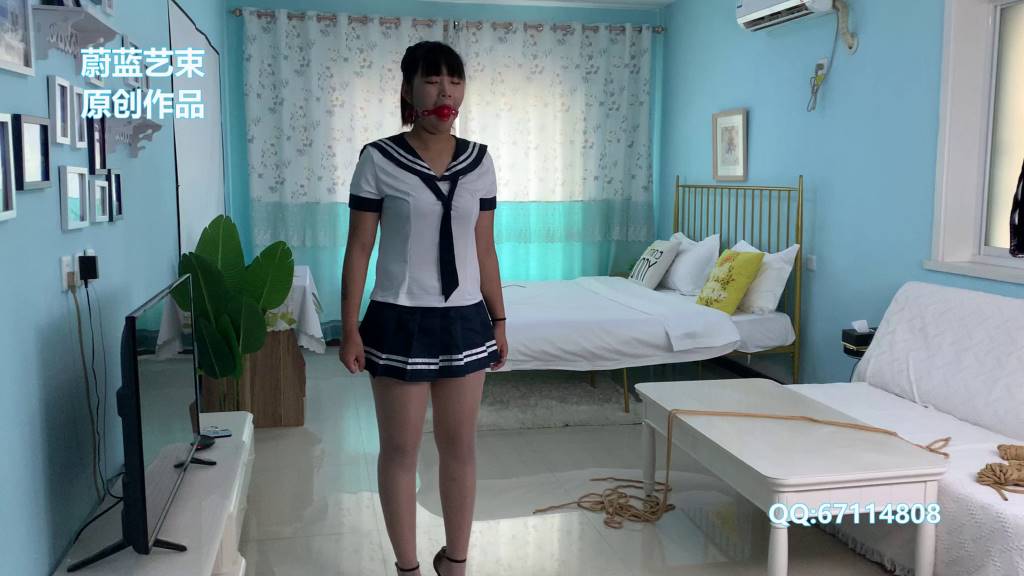 蔚蓝艺束 月巴欧式直臂驷马紧缚 红球堵嘴口水横流 震动体验