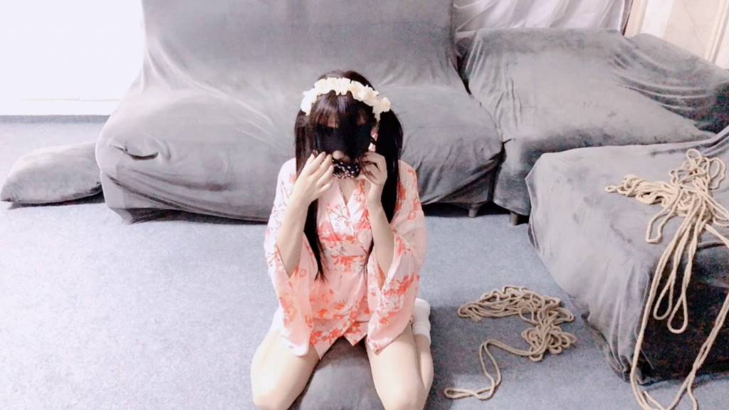 网友原创 和服萌妹口塞口水直臂缚鸭子坐分腿驷马缚人体三角马