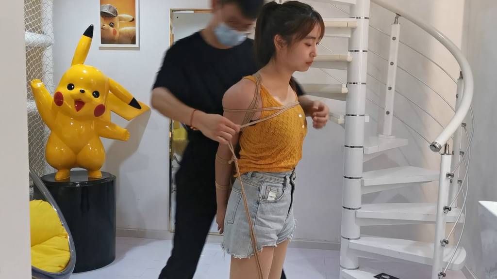 奥特曼 K-WEN的极限捆绑（第二部）超极限驷马，单腿吊缚，捆绑蹦床