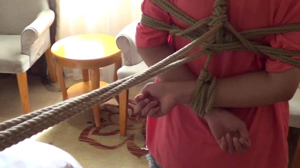 新月原创 02后的她 新模舞蹈女孩佳怡 黑丝盘腿 蒙眼口塞 解缚挣扎